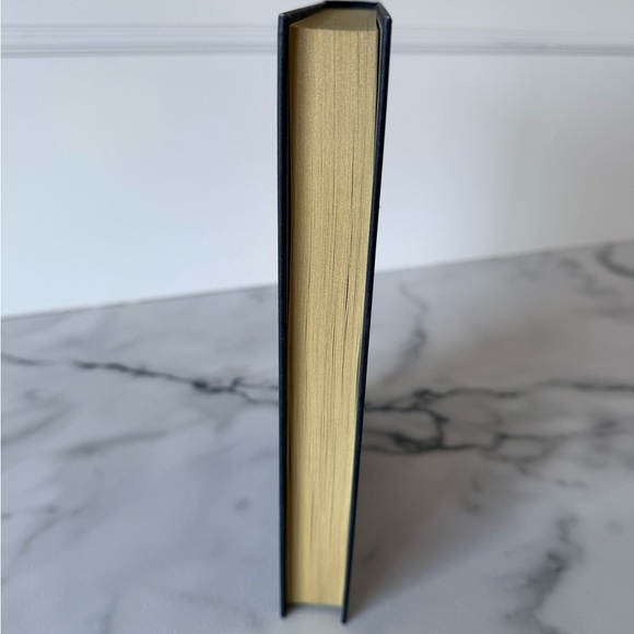 Fairyloot Sorcery of Thorns and An Enchantment of Ravens - Picture 7 of 9